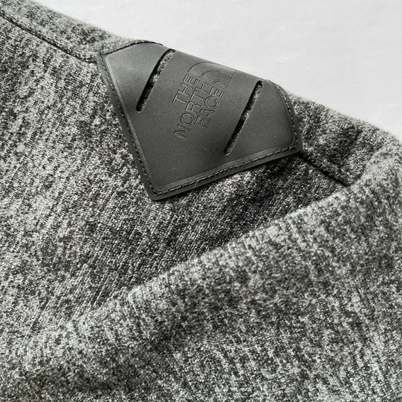 The North Face Men’s Medium Gray Fleece Full Zip Jacket with Shoulder Patch Logo - Picture 8 of 12